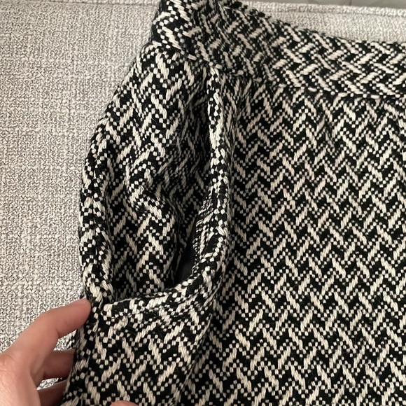 Women’s mini skirt with pockets - Picture 2 of 4